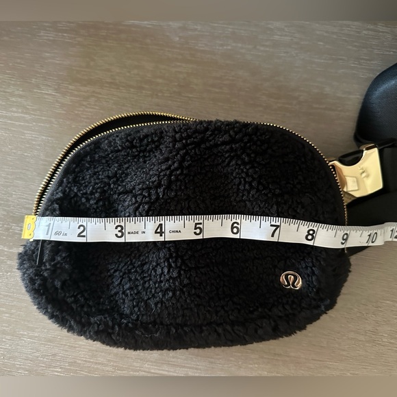 Lululemon belt bag fleece - Picture 1 of 6